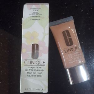 Clinique stay matte foundation (4)